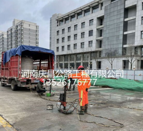 公路壓漿隊(duì)提醒，公路養(yǎng)護(hù)不可少！