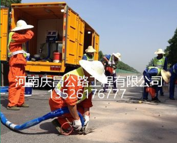 公路壓漿施工隊(duì)：公路為何需要養(yǎng)護(hù)？